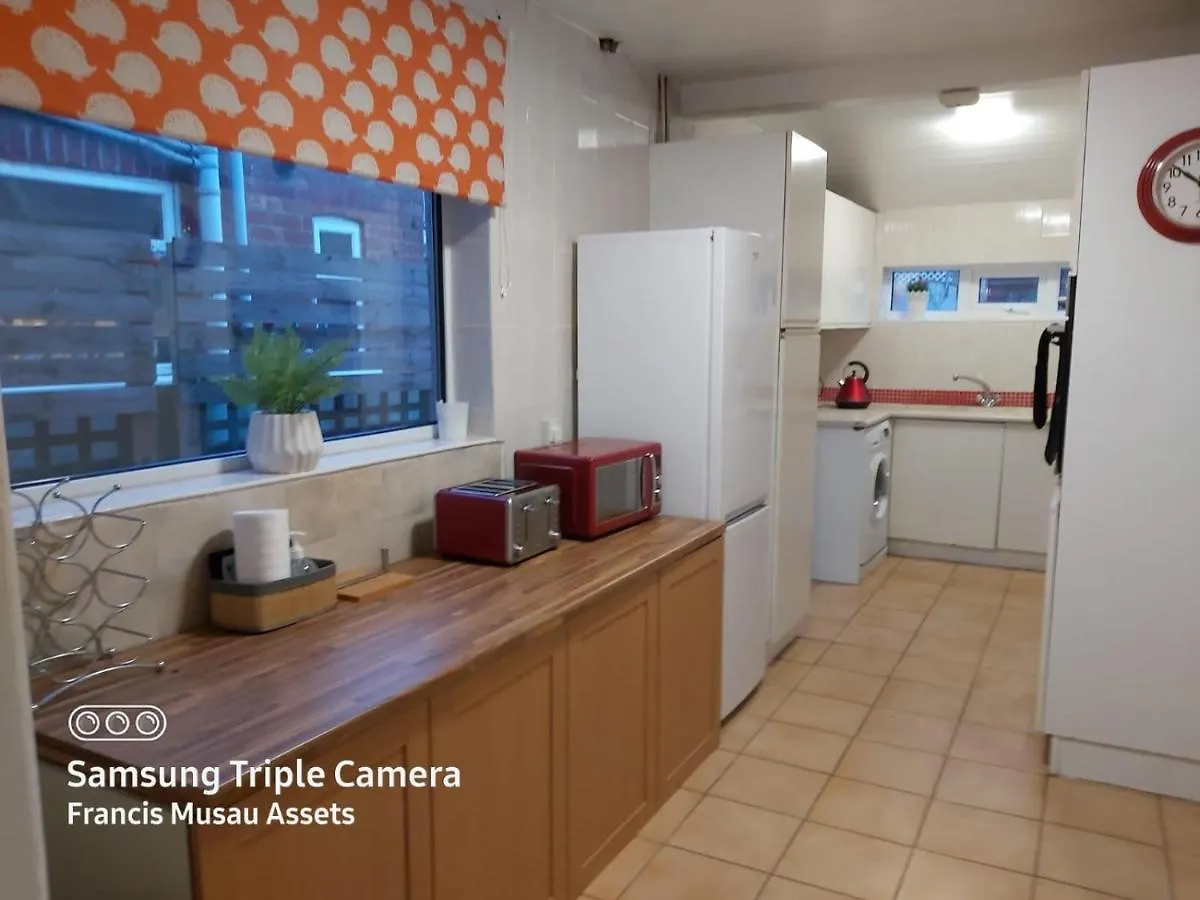 Garden City House - Huku Kwetu Villa Nottingham