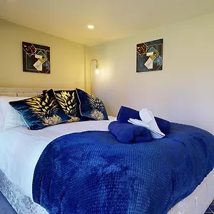 Cosy 1 Bed Garden Close To Centre - Free Parking & Wifi Apartment