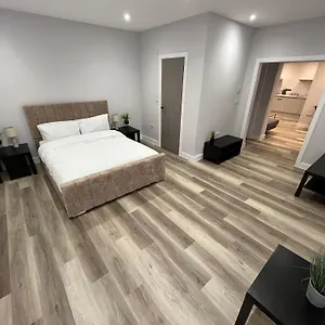 https://apt-2-castle-lane.tophotelsbath.com